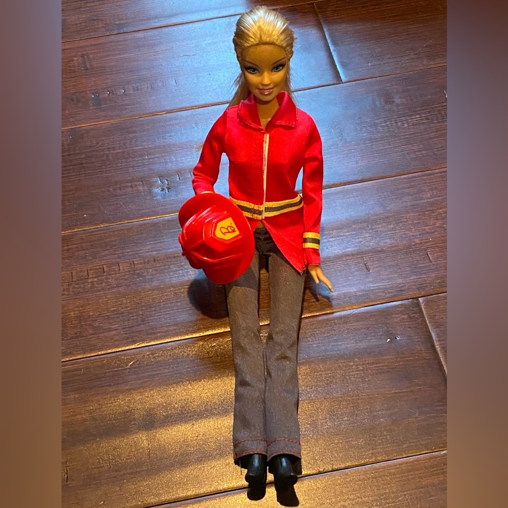 Barbie Careers Firefighter Doll 🔥 👩‍🚒 - Picture 6 of 12